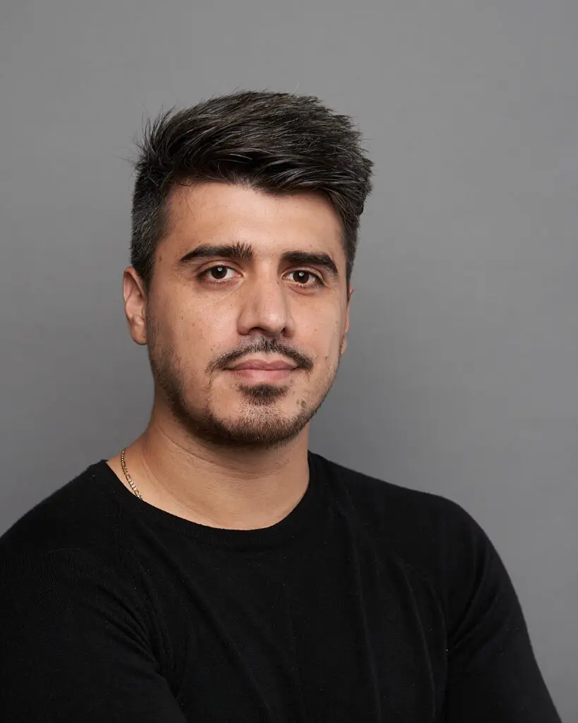 Álvaro R.